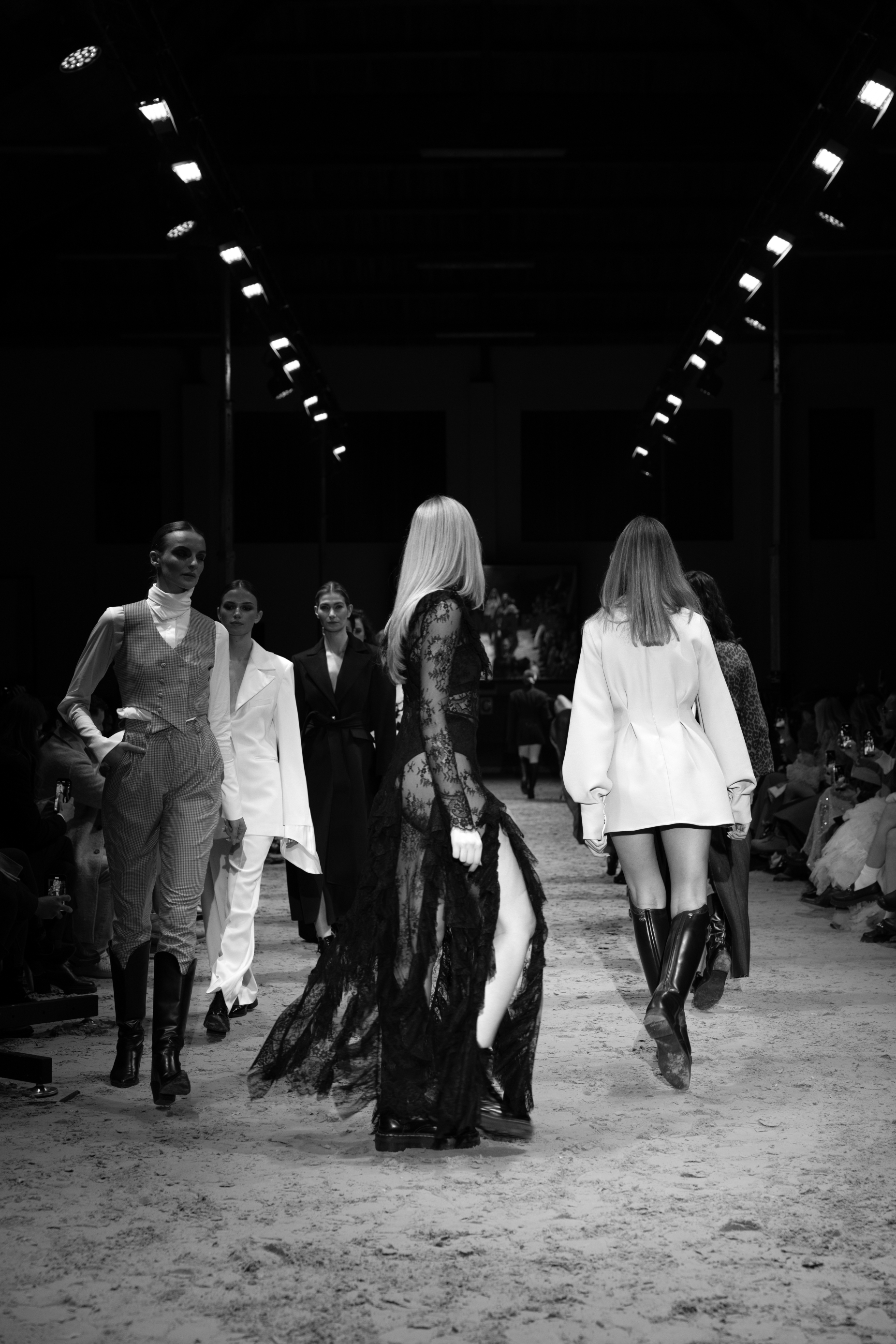 Lokomotiva je nezaboravnom revijom najavila veliki povratak jahačke estetike