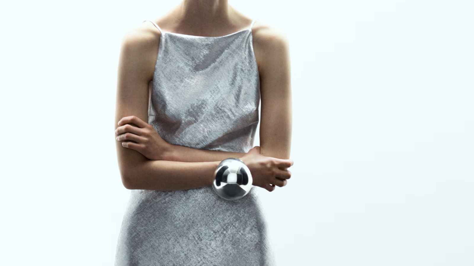 Best buy: Pronašli smo savršenu srebrnu haljinu za doček Nove godine – pristajat će svakome