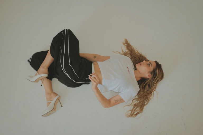 Nika Turković majice