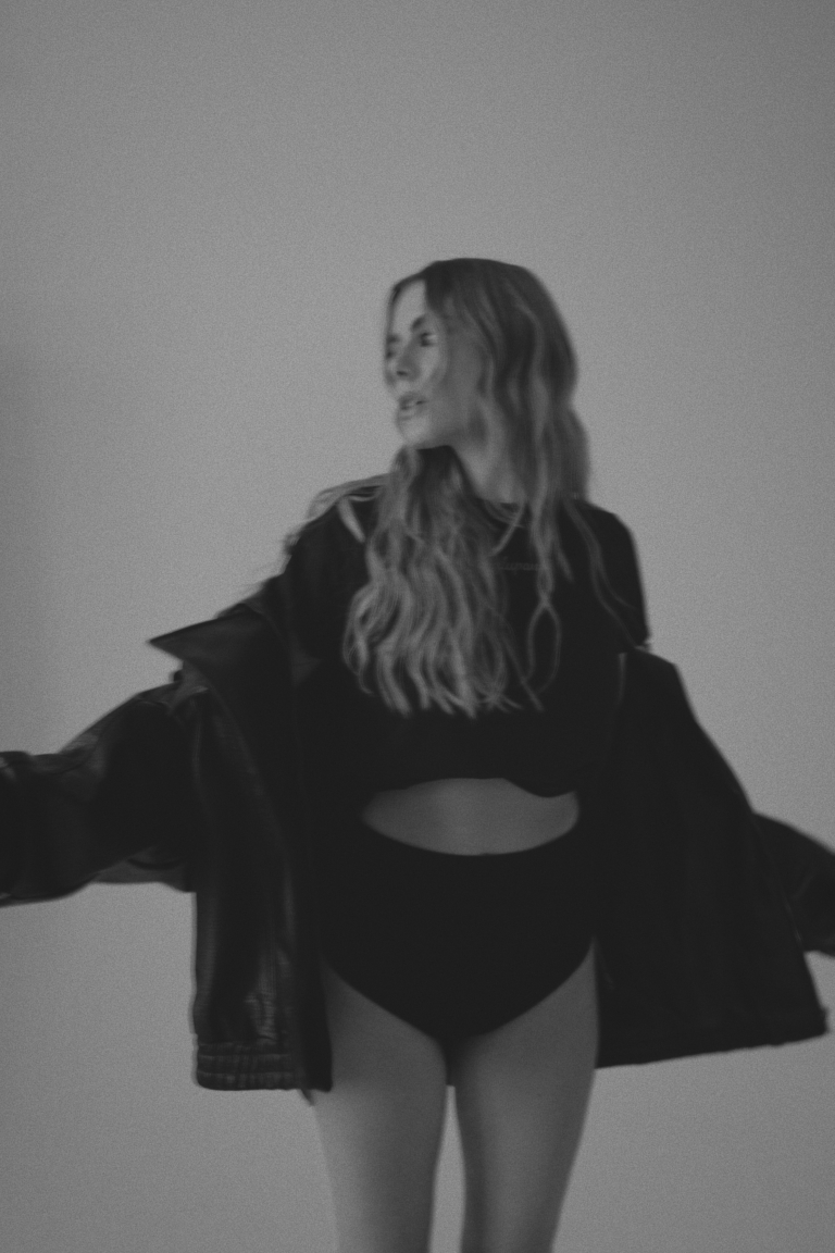 Nika Turković majice