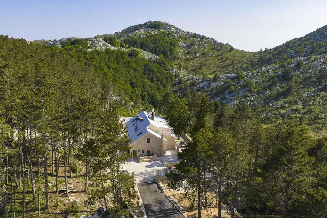 Planinarski dom Vošac (1)