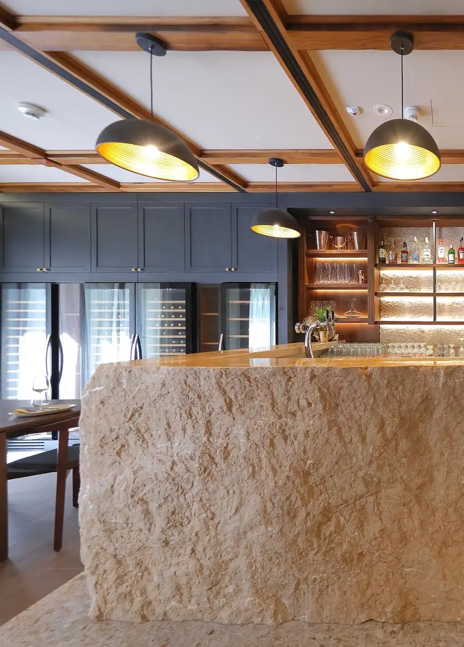 Planinarski dom Vošac na Biokovu nešto je što ne biste očekivali. Ima saunu, restoran, bar i predivan pogled