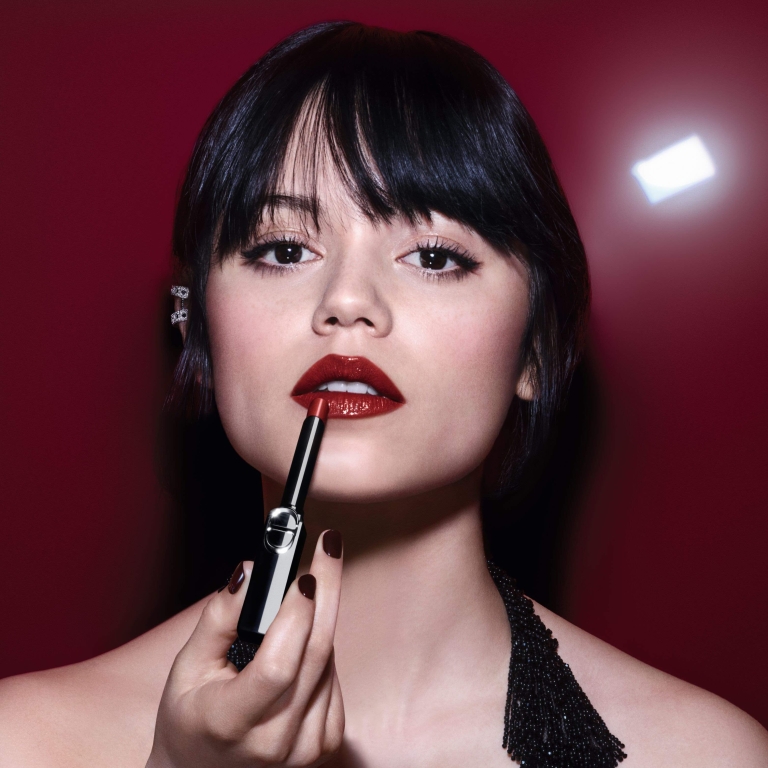 Ovo je THE ruž! Sjajan je, a ne briše se, ne razmazuje i ne blijedi