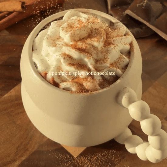 Pumpkin Spice vruća čokolada je naš omiljen jesenski napitak, donosimo brzi recept