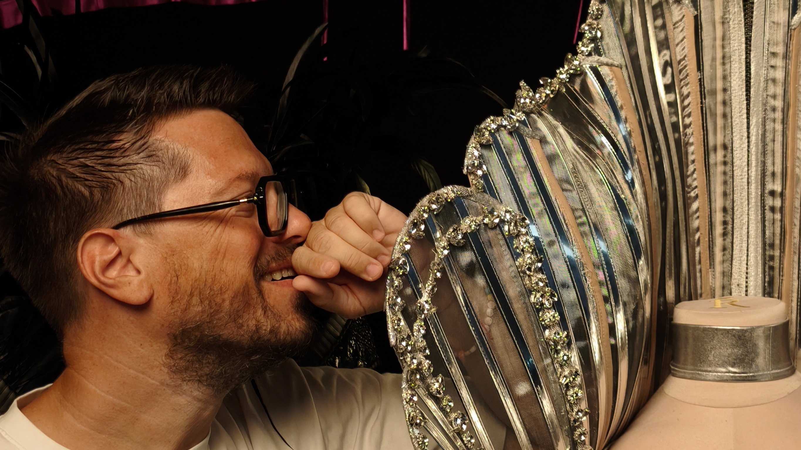 Kako je nastao nacionalni kostim za našu miss? Vodimo vas u Zigmanov atelier