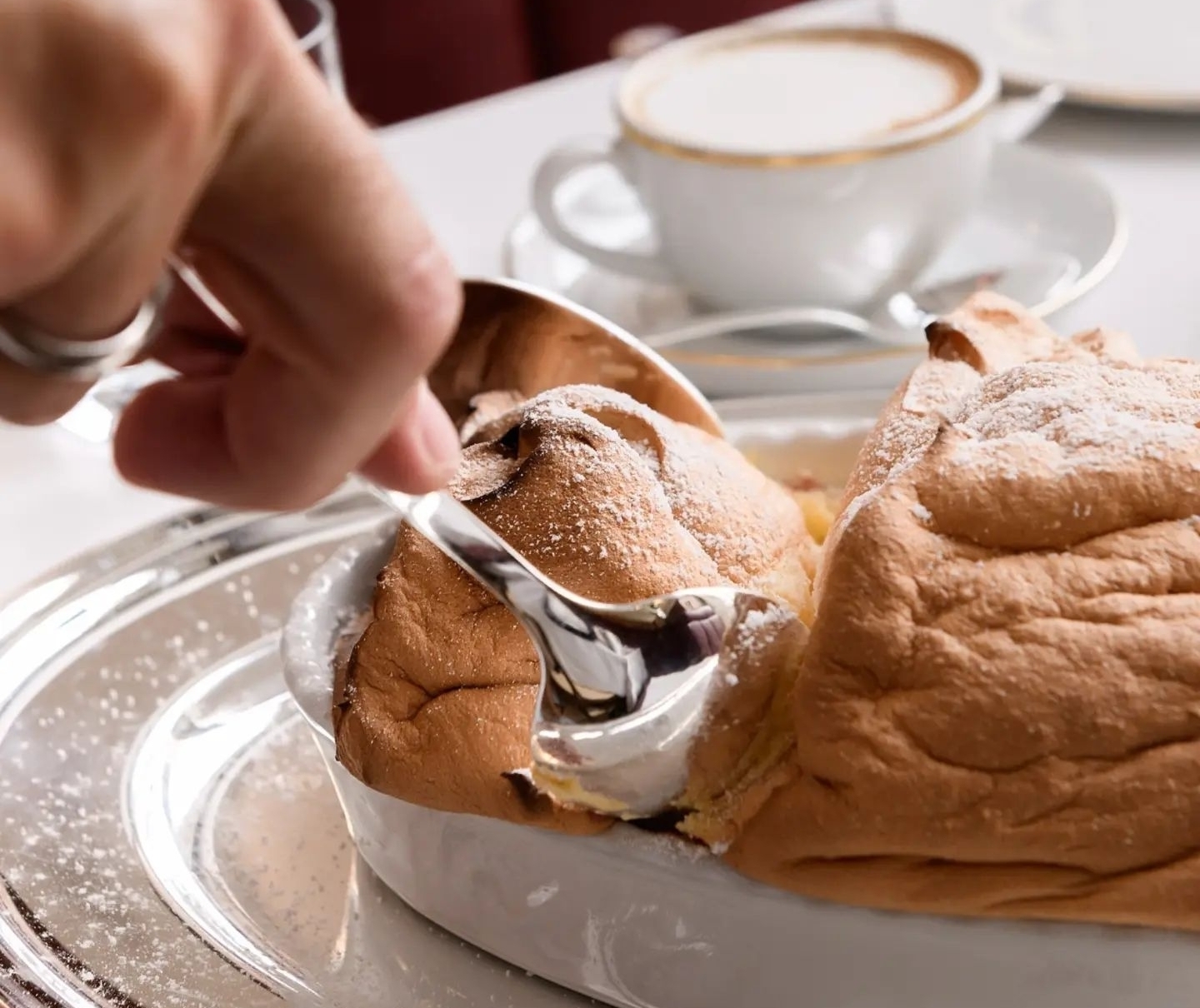 Idete u Beč ili Salzburg? Probajte ovaj tradicionalan austrijski kolač, lagan, sladak i mekan poput oblaka