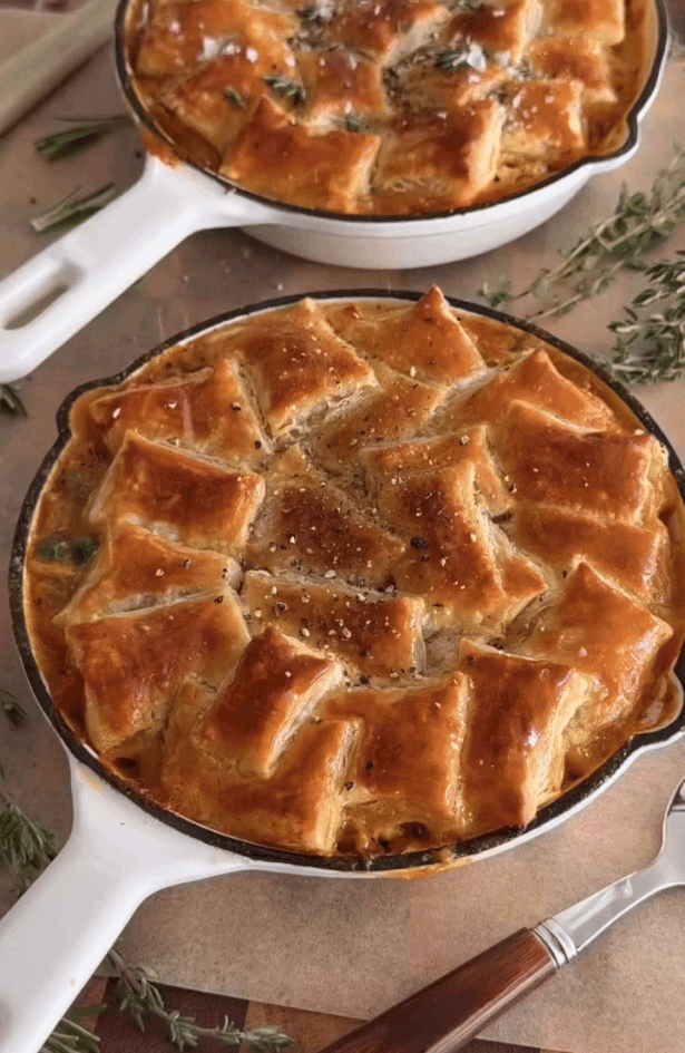 Chicken Pot Pie: Kremasta pita od piletine spaja povrće, začinsko bilje i hrskavo lisnato tijesto
