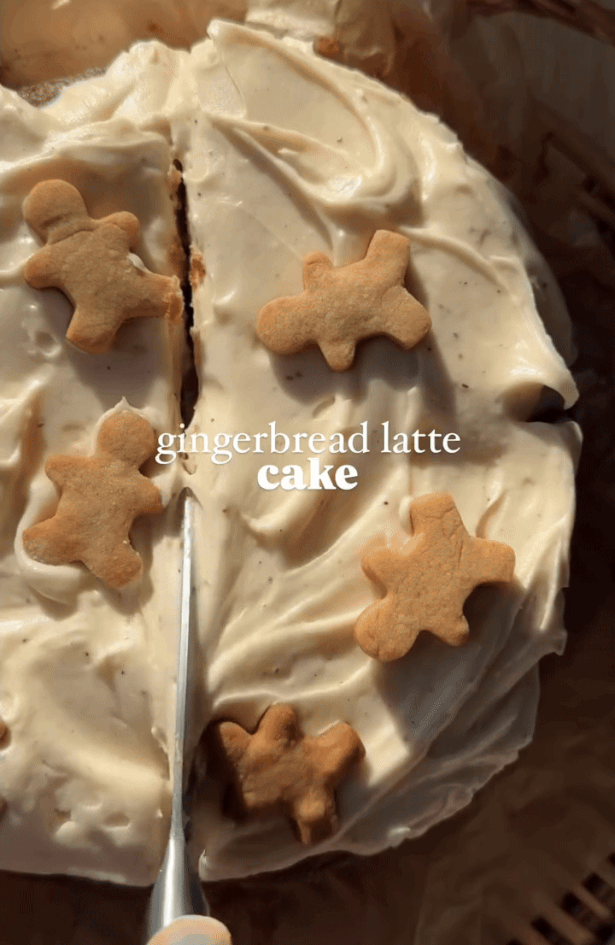 Gingerbread Latte Cake je idealna zimska poslastica, spaja vaniliju, kavu i cimet. Imamo recept