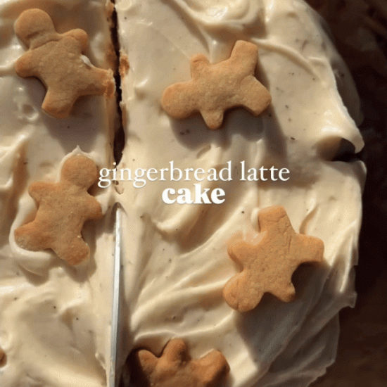 Gingerbread Latte Cake je idealna zimska poslastica, spaja vaniliju, kavu i cimet. Imamo recept