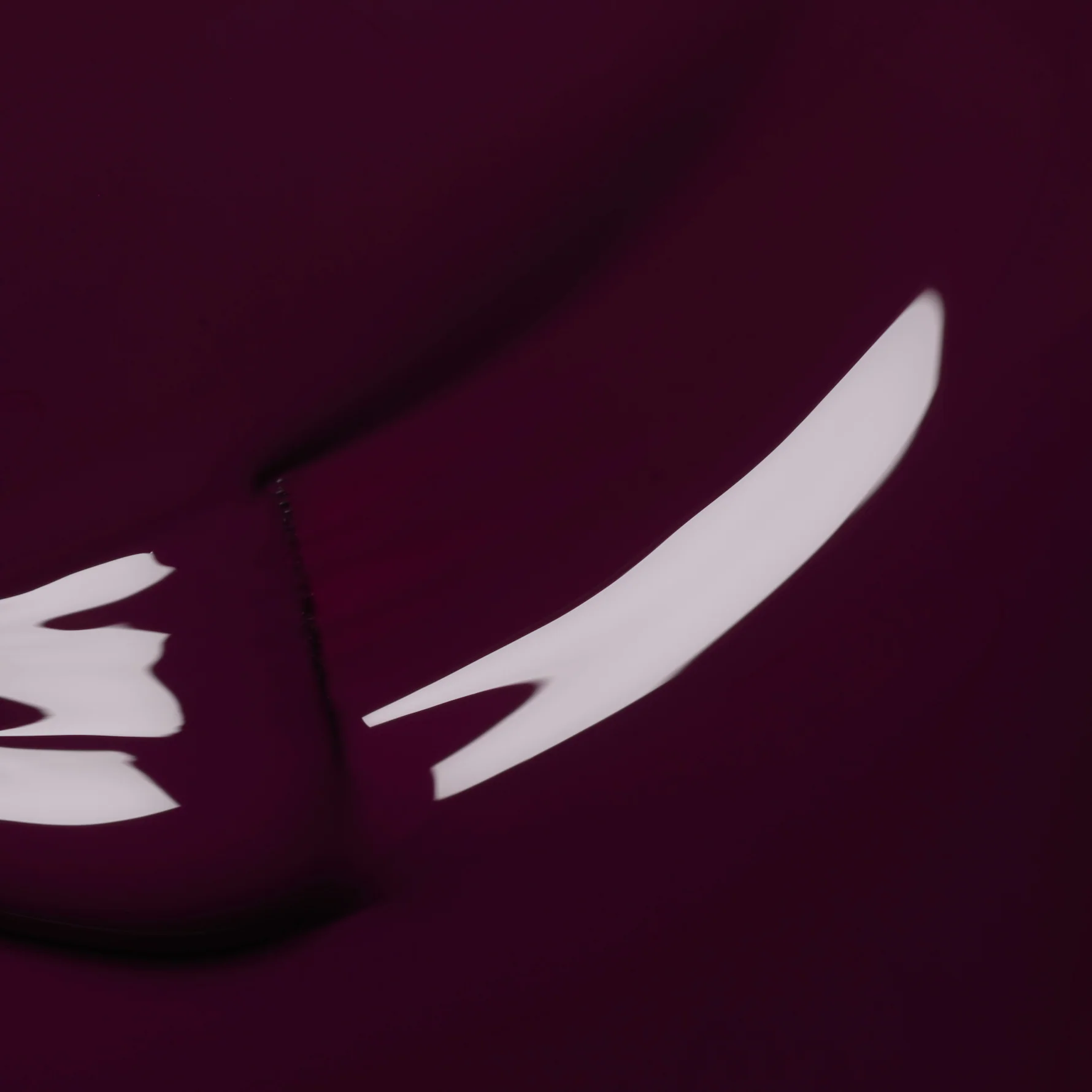 'it' boja laka za nokte_tamno ljubičasta