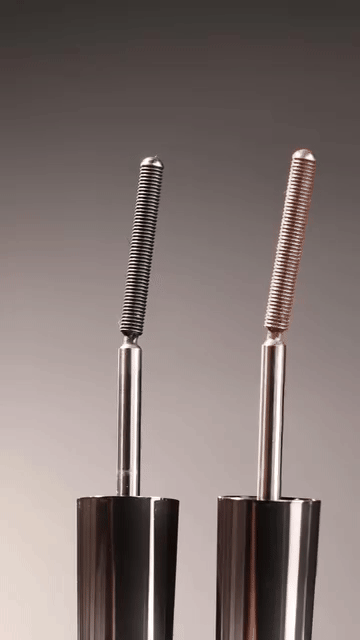 Maskara s metalnom četkicom koja djeluje poput uvijača, a daje dužinu i najkraćim trepavicama