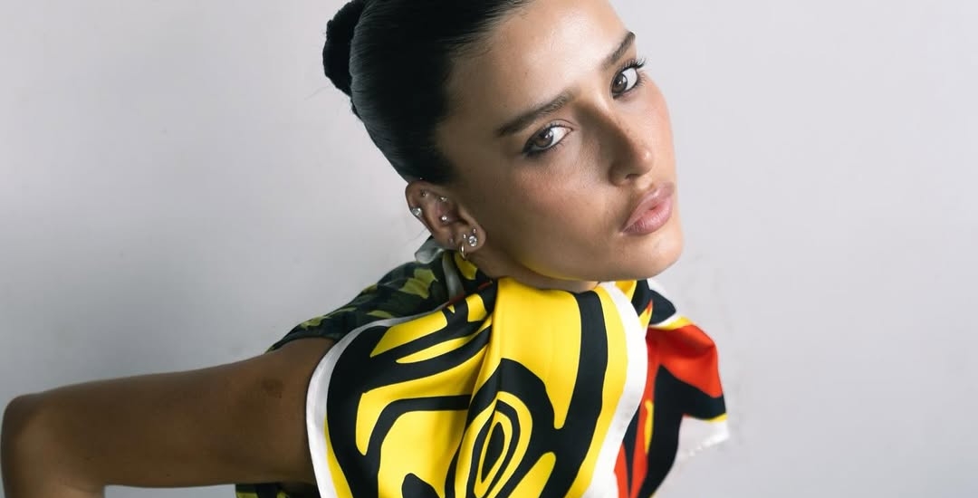 Maskara s metalnom četkicom koja djeluje poput uvijača, a daje dužinu i najkraćim trepavicama