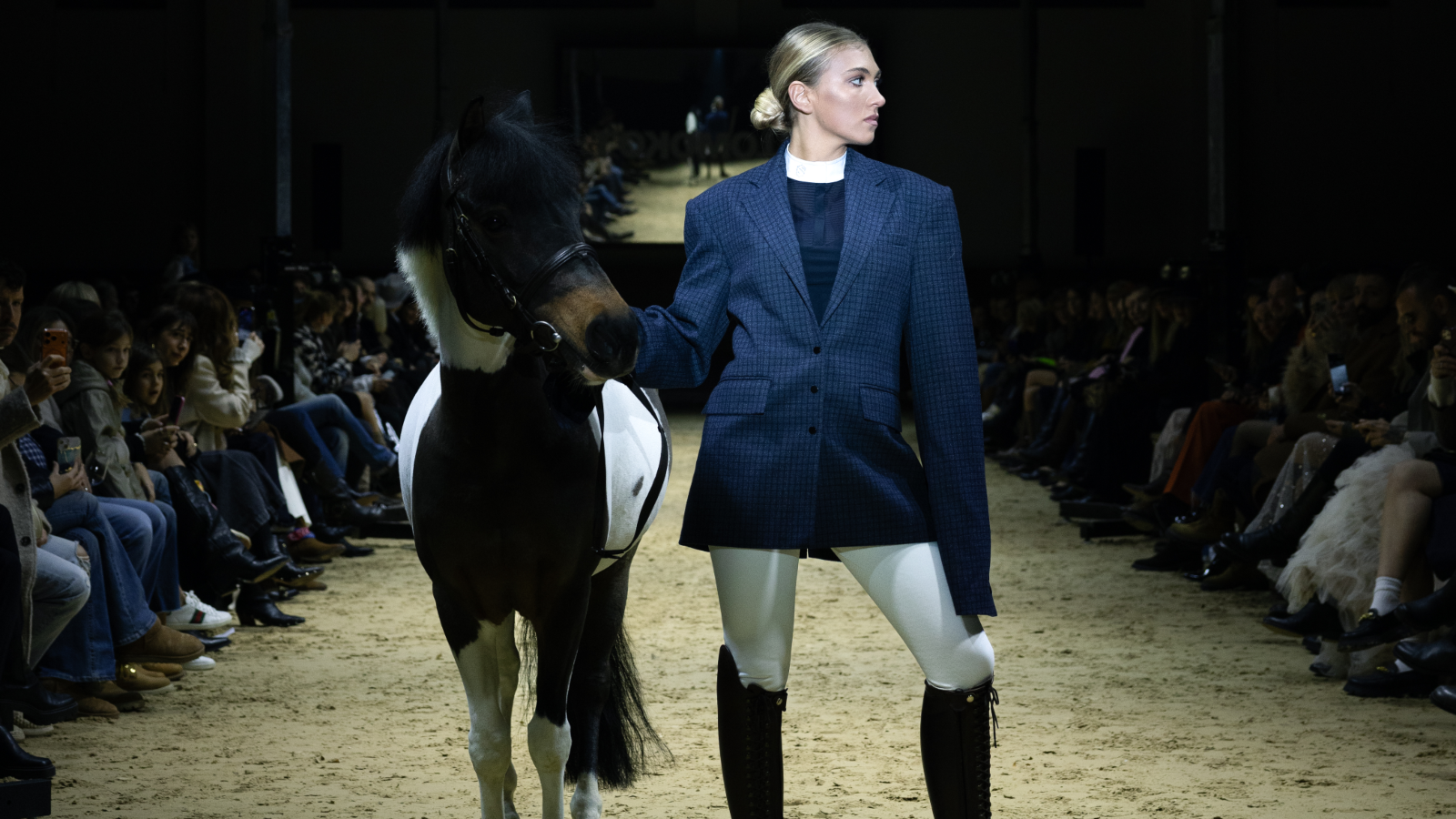 Lokomotiva je nezaboravnom revijom najavila veliki povratak jahačke estetike