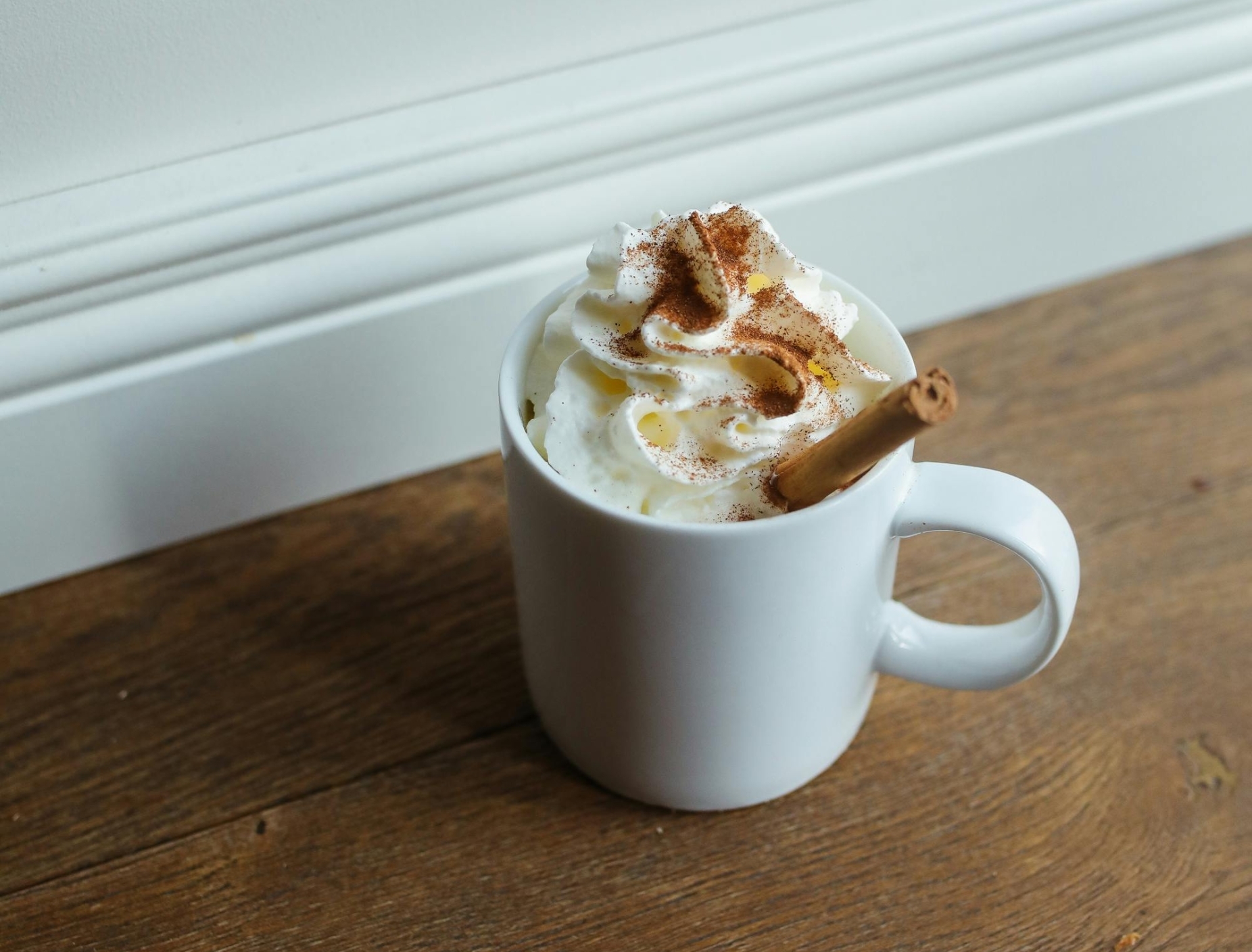 Pumpkin Spice vruća čokolada je naš omiljen jesenski napitak, donosimo brzi recept