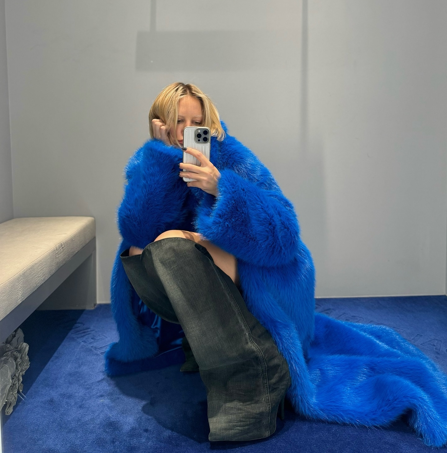 Jednoglasno su se složili i stylish celebritiji i vodeći brendovi: Ova moćna plava nijansa će biti posvuda